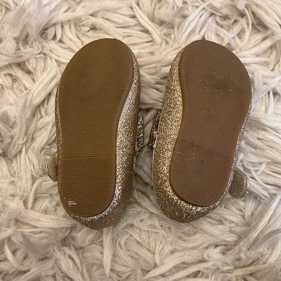Toddler gold sparkly dress shoes. Size 5. - Picture 3 of 3